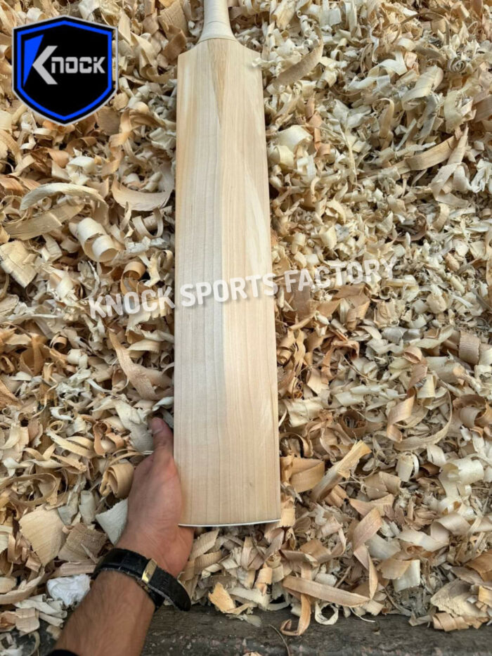 KNOCK PLAIN CRICKET BAT GRADE 1 SELECTED WILLOW - Image 10