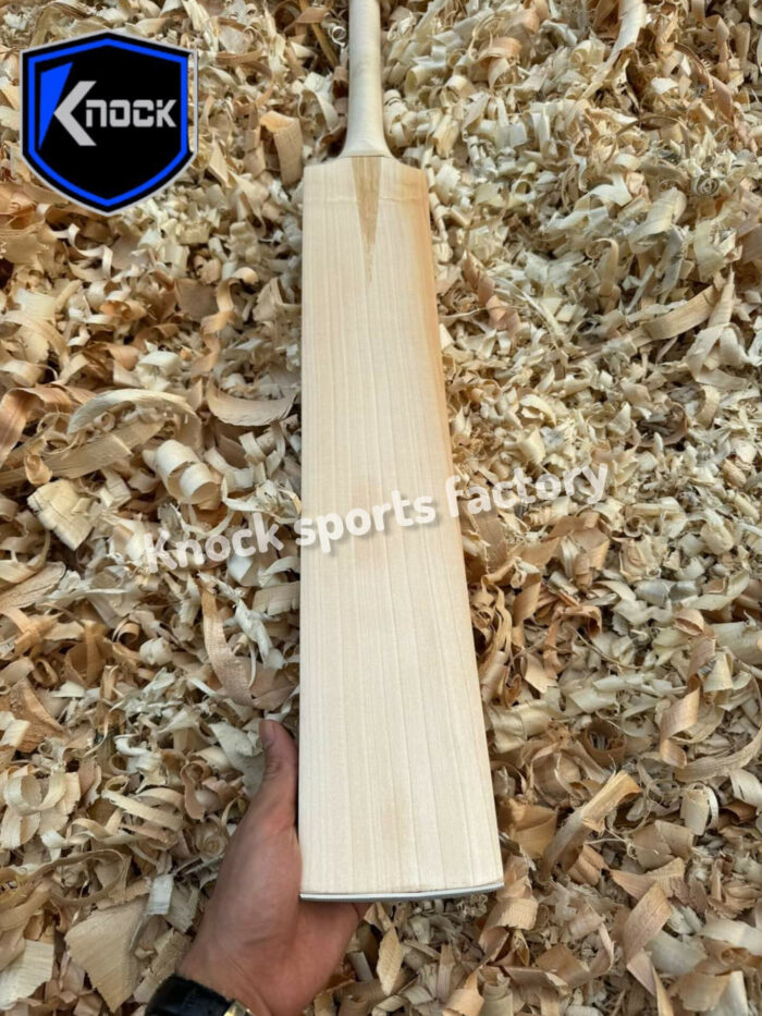 KNOCK PLAIN CRICKET BAT GRADE 1 SELECTED WILLOW - Image 9