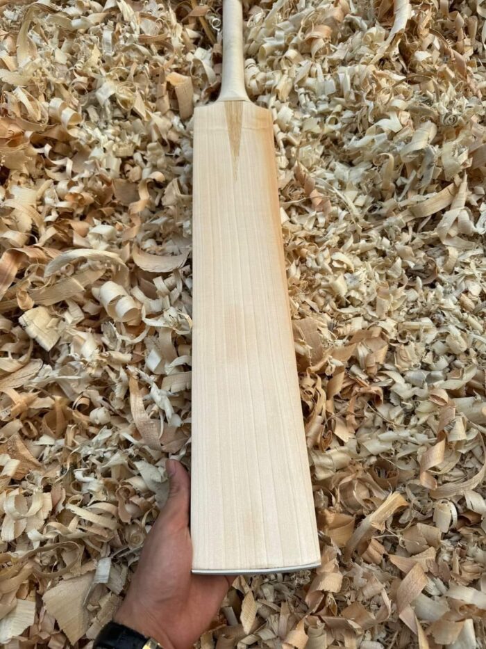 KNOCK PLAIN CRICKET BAT GRADE 1 SELECTED WILLOW - Image 8